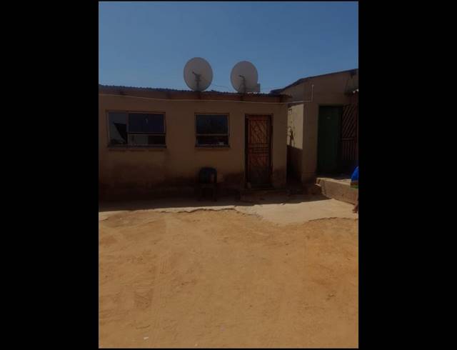 8 BEDROOM HOUSE FOR SALE IN TEMBISA CENTRAL